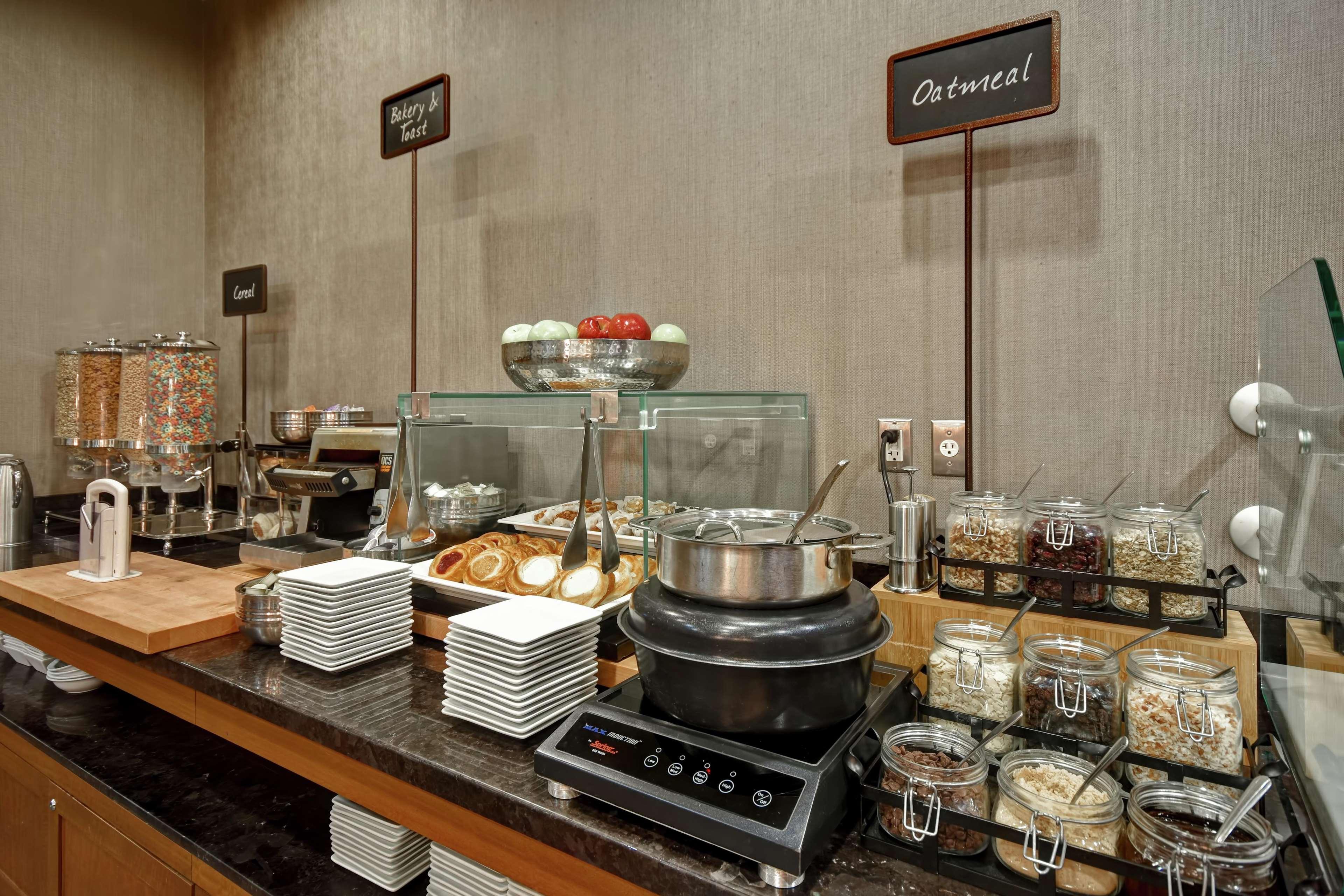 Embassy Suites Springfield Eksteriør billede